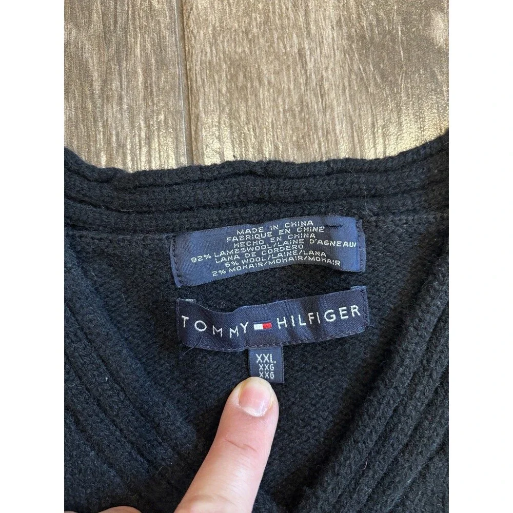 Men’s XXL‎ Black Tommy Hilfiger Lambswool Sweater With Gray Stripe V Neck EUC
